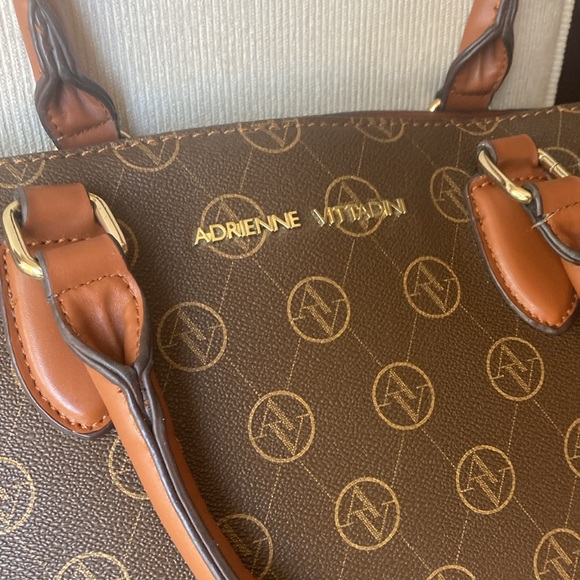 Adrienne vittadini large brown & gold handbag purse in great shape - Picture 3 of 16